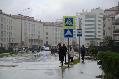 В Сочи действует экстренное предупреждение из-за непогоды