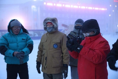 Chinese Tourists Fail to Reach Dragon's Head Due to Blizzard