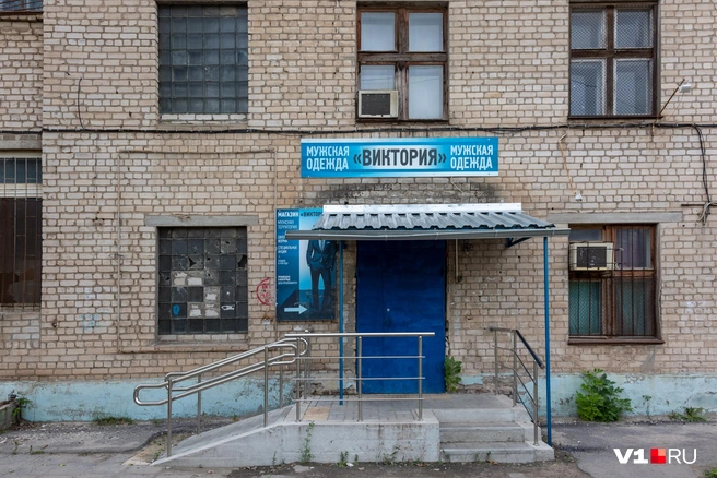 А ведь когда-то здесь шили качественные костюмы | Источник: Константин Завриков / V1.RU