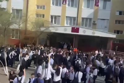 Эвакуация в тюменской школе: короткое замыкание из-за лампочки