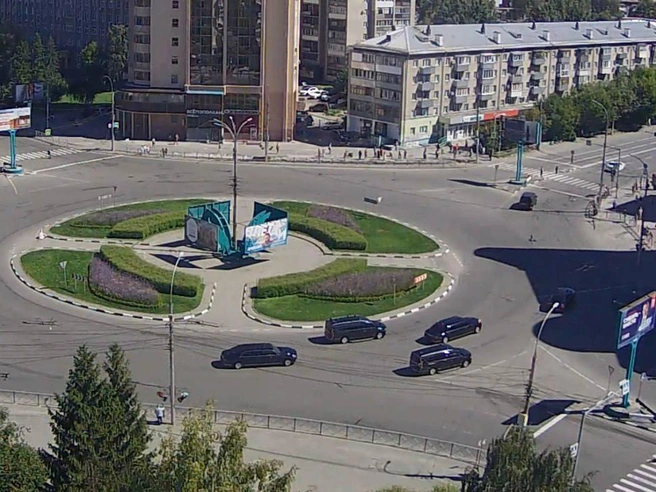 Машины проехали по центру города | Источник: tv.novo-sibirsk.ru