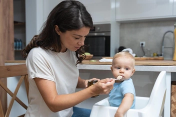 «Вы травмируете ребенка!»: 6 причин, почему миллениалам сложнее всех быть родителями