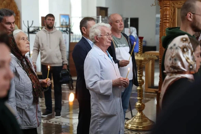 На службу пришли не только медики | Источник: Пресс-служба областной клинической больницы