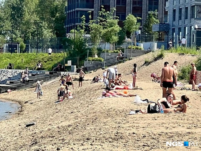 На несанкционированный пляж приезжают из разных районов города | Источник: Настасья Медведева / NGS.RU