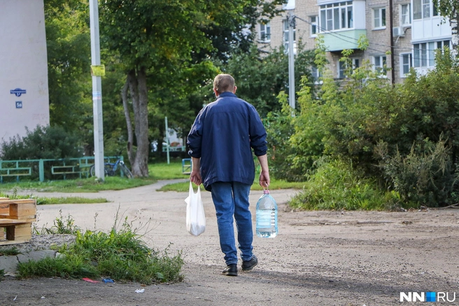 Без воды из магазинов теперь почти никто не уходит | Источник: Наталья Бурухина / NN.RU
