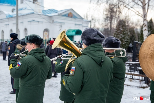 Анатолий Тутынин был похоронен на Воинском кладбище Ярославля под звуки оркестра | Источник: Кирилл Поверинов / 76.RU