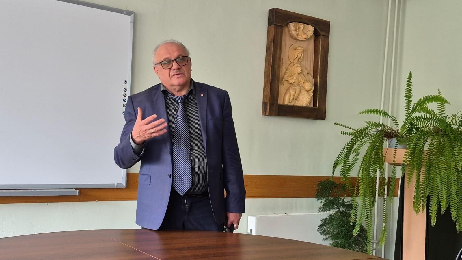 «Прошел путь от учителя до руководителя» — в Тольятти ушел из жизни экс-депутат и директор школы № 93 