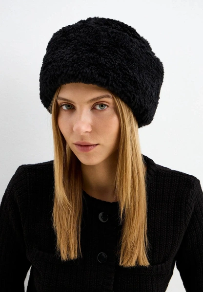 Шапки, береты и кепки: самые модные головные уборы зимы 2025/26 Шапки, береты и кепки: самые модные головные уборы зимы 2025/26