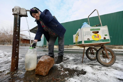 Small 'village' in central Chelyabinsk survives amid high-rises