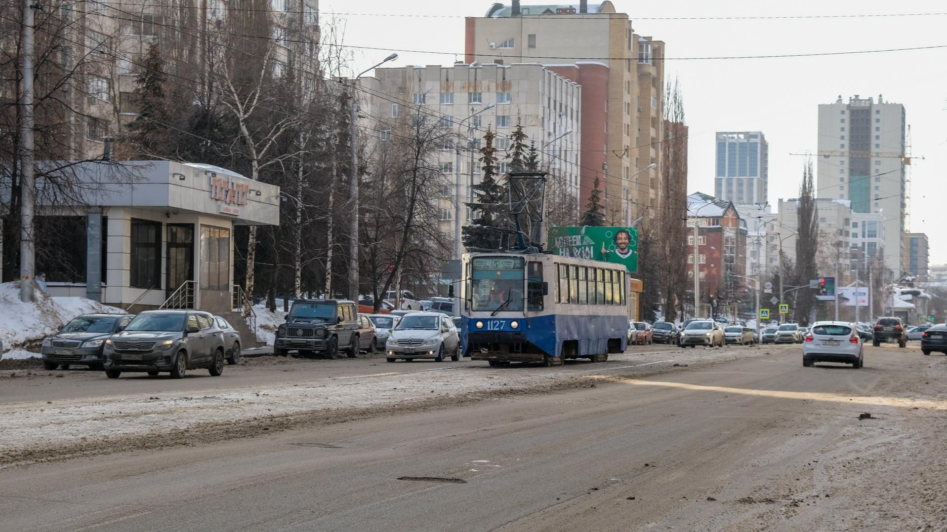 «И без того дикие пробки»: жители Уфы — о расширении трамвайной сети в городе