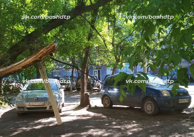 Сейчас горожане ждут приезда МЧС | Источник: БашДТП/Vk.com