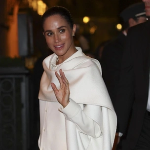 Меган Маркл впервые появилась на показе Balenciaga — ради нее шоу задержали на час