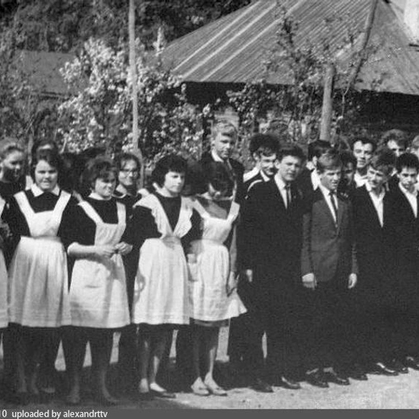 В 1965 году тарские старшеклассники были очень сосредоточены | Источник: Лидия Маркитанова / pastvu.com