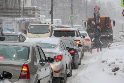 Traffic Jams Score 10 in Nizhny Novgorod Snowfall