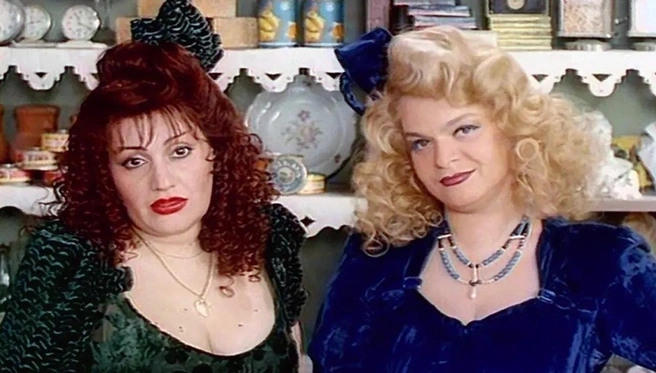 Олды, вспомните, кто на фото рядом с Долиной? | Источник: кадр из мюзикла «Старые песни о главном» (16+), реж. Дмитрий Фикс, ОРТ, 1995 год