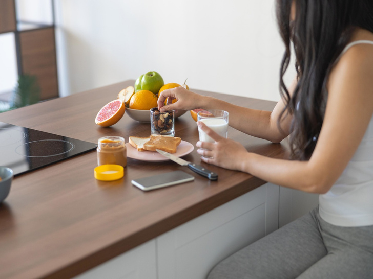 В какое время нужно завтракать, чтобы похудеть: секреты эксперта по питанию