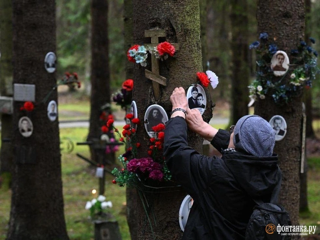 В Левашовской пустоши почтили память жертв политических репрессий | Источник: Андрей Бок / «Фонтанка.ру»