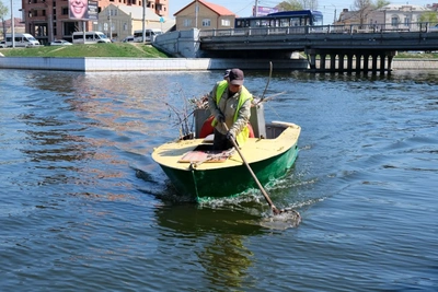 Астрахань приступила к очистке Лебединого озера и каналов