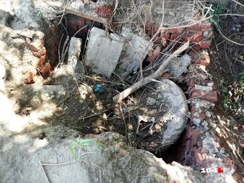 Провалившийся колодец. | Источник: Сергей Анисимов