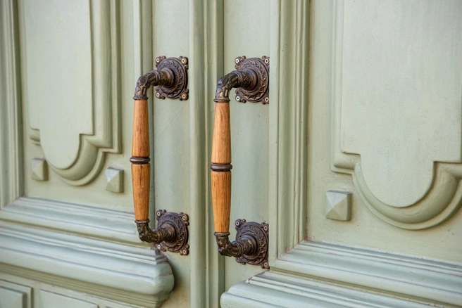 Волонтеры нашли дверные ручки дореволюционного образца | Источник: Павел Азаров