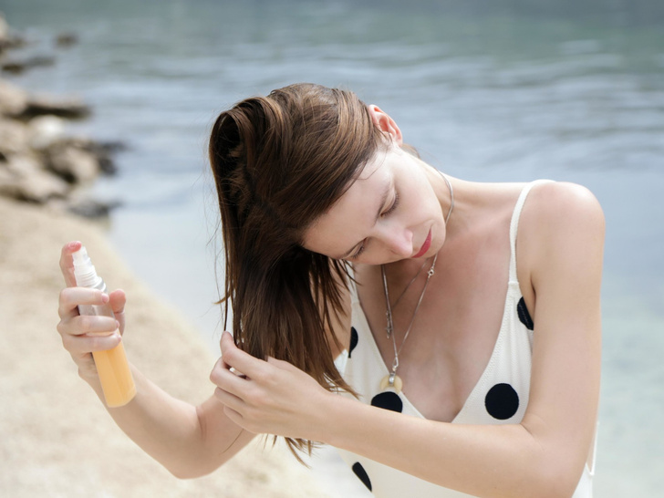 Никакой «соломы»: как защитить волосы во время жары — 5 правил, которые избавят их от ломкости и повреждений