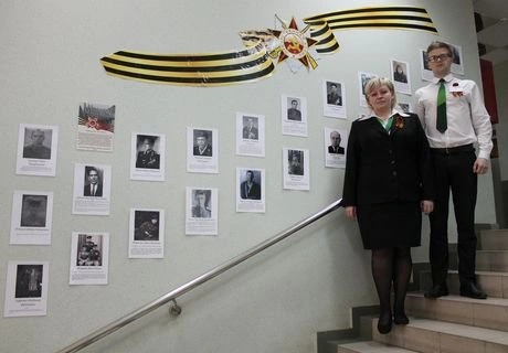 В «Россельхозбанке» открылась выставка ко Дню Победы | ya62.ru