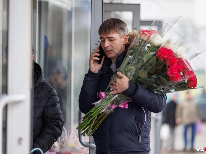 Цены на цветы традиционно растут в преддверии 8 Марта | Источник: Алексей Волхонский / V1.RU