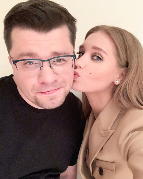 «Кристина с дочерью будет жить в доме»: коллега Харламова рассказал, как шоумен поделит имущество с женой