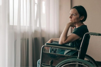 «Я инвалид, осталась совсем одна — и все начало валиться из рук. Как вернуть прежнюю уверенность?»