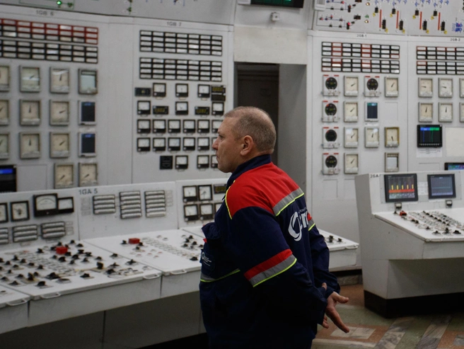 На ТЭЦ-5 каждый блочный щит управления связан как с турбиной, так и с котлом. | Источник: Андрей Бортко / NGS.RU