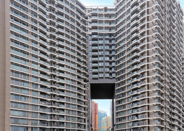 Почему в Гонконге небоскребы с «дырками» — ответ вас удивит!