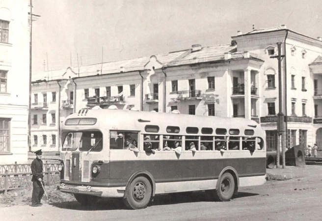 Автобус «ЗиС-155», город Новокузнецк улица Пушкина, примерно 1950 год | Источник: fotobus.msk.ru
