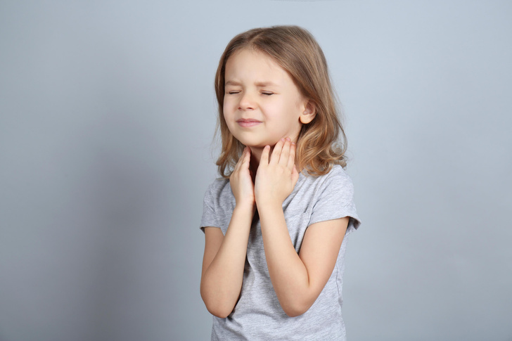 У ребенка болит горло: что делать