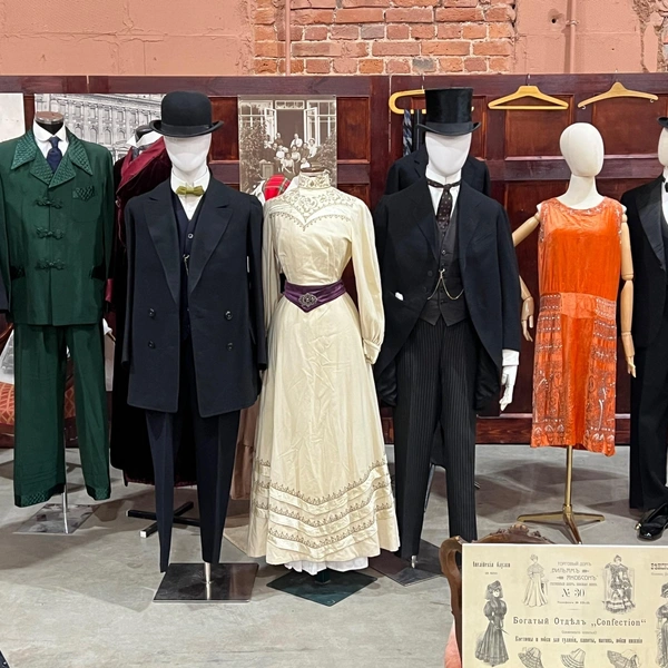 Коллекция Яна Мартина на выставке «La mode 1900-1930. Шик дневной и вечерней моды» в культурном квартале «Брусницын» | Источник: Предоставлено Яном Мартином МакАйвером