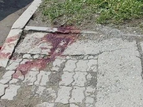 На асфальте осталась большая лужа крови | Источник: читатель E1.RU