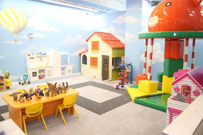 Маленький мальчик вышел из игровой комнаты с переломом стопы | Источник: Happylandnsk.ru
