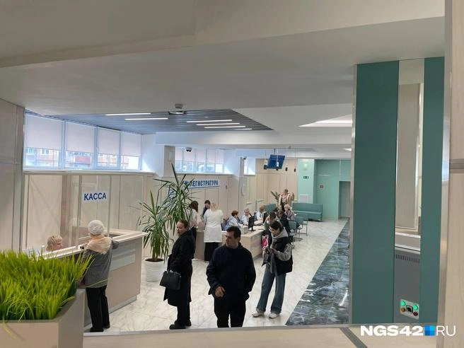 Поликлиника прошла реконструкцию, но ремонт не помешал бы в руководстве | Источник: Валерия Городецкая / NGS42.RU