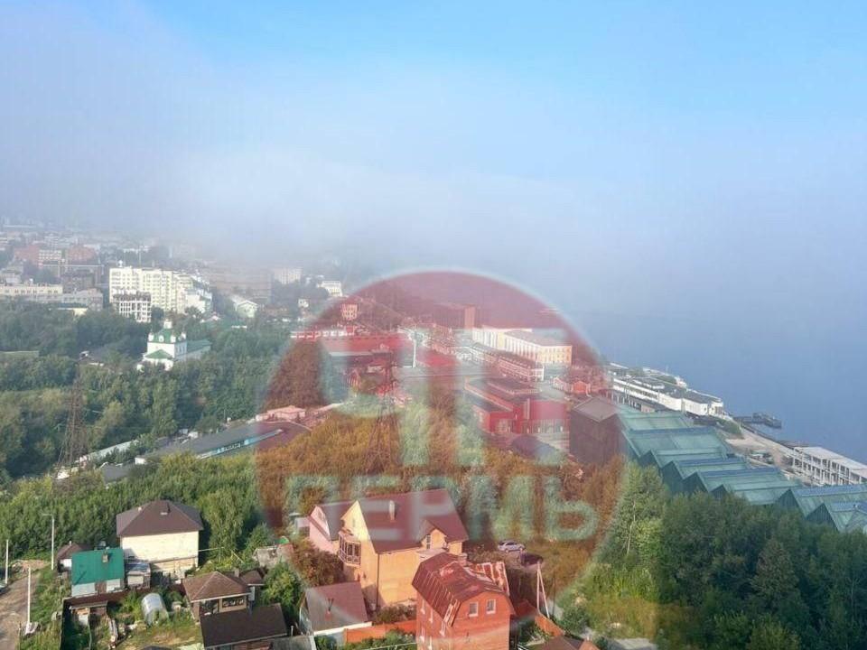 Над Пермью повисла дымка, пахнет горелым — что случилось