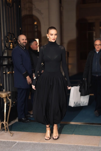 Как одеться на корпоратив в стиле Рози Хантингтон-Уайтли — королевы минимализма