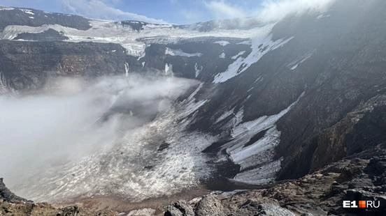 На Камчатке туристы могут подниматься на потухшие вулканы, например на потухший Острый Толбачик \| Источник: Павел Кошкин