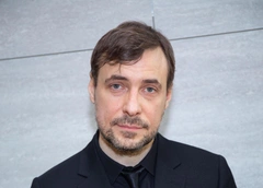 Евгений Цыганов в постели с Надеждой Михалковой: пикантные кадры «Первого номера. Предыстория»