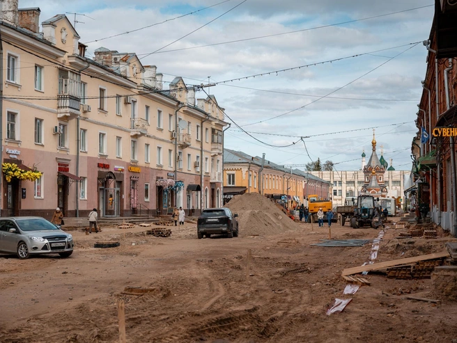 Торговые точки продолжают работать, несмотря на строительную зону | Источник: Александр Куренной / 76.RU