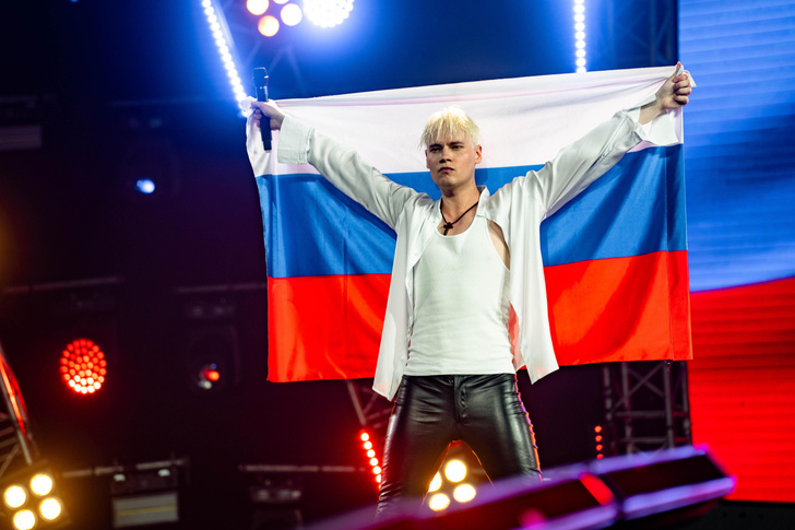 SHAMAN замечен в метро: певец торопится на свой концерт в Кремле
