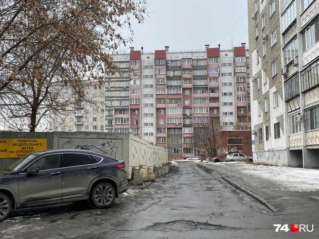 Тут тоже почти впритык | Источник: Виталий Гущинский