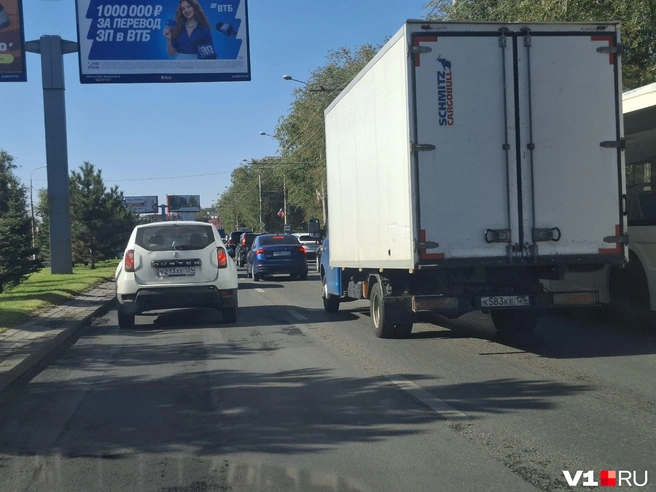 Движение сковано на Первой Продольной утром 2 сентября | Источник: Тимофей Крылов / V1.RU