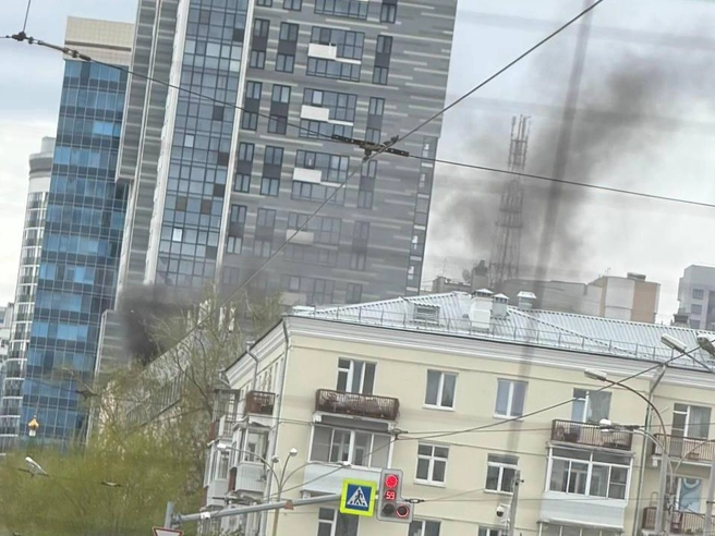 Столб дыма был виден с большого расстояния | Источник: читатель E1.RU
