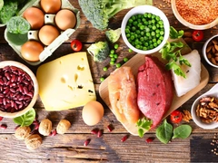 Белок — главный союзник. Как пережить зимнюю хандру и не сорваться