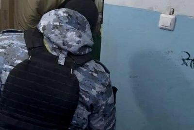 Житель Балахны не пускал коммунальщиков, приставы вошли силой