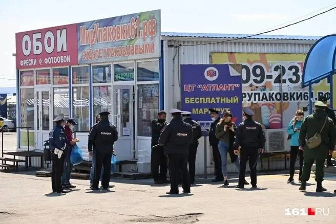 Власти Аксайского района за четыре года смогли вернуть в собственность чуть больше половины участков, на которых когда-то располагались так называемые аксайские рынки | Источник: Евгений Вдовин / 161.RU