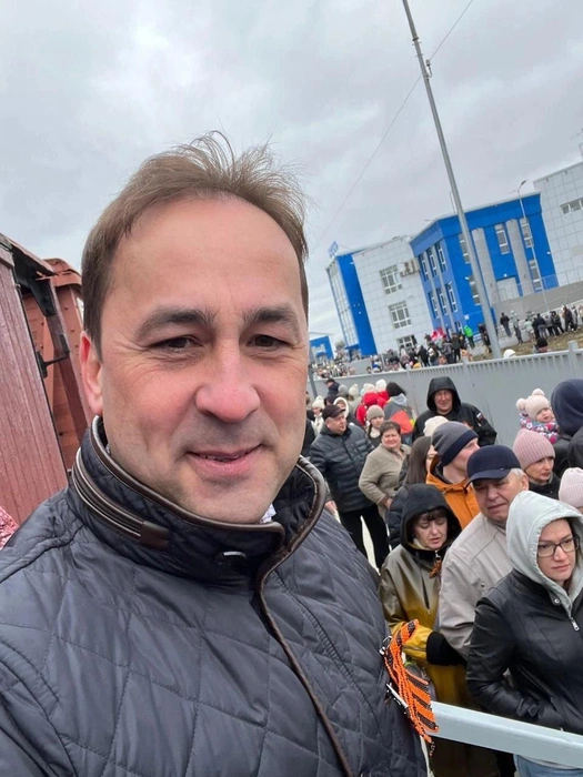 Глава Нягани вместе с жителями пришел посмотреть на ретро-поезд | Источник: Иван Ямашев / T.me